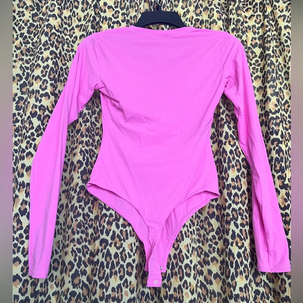 SKIMS Fits Everybody Long Sleeve Bodysuit - Picture 7 of 7